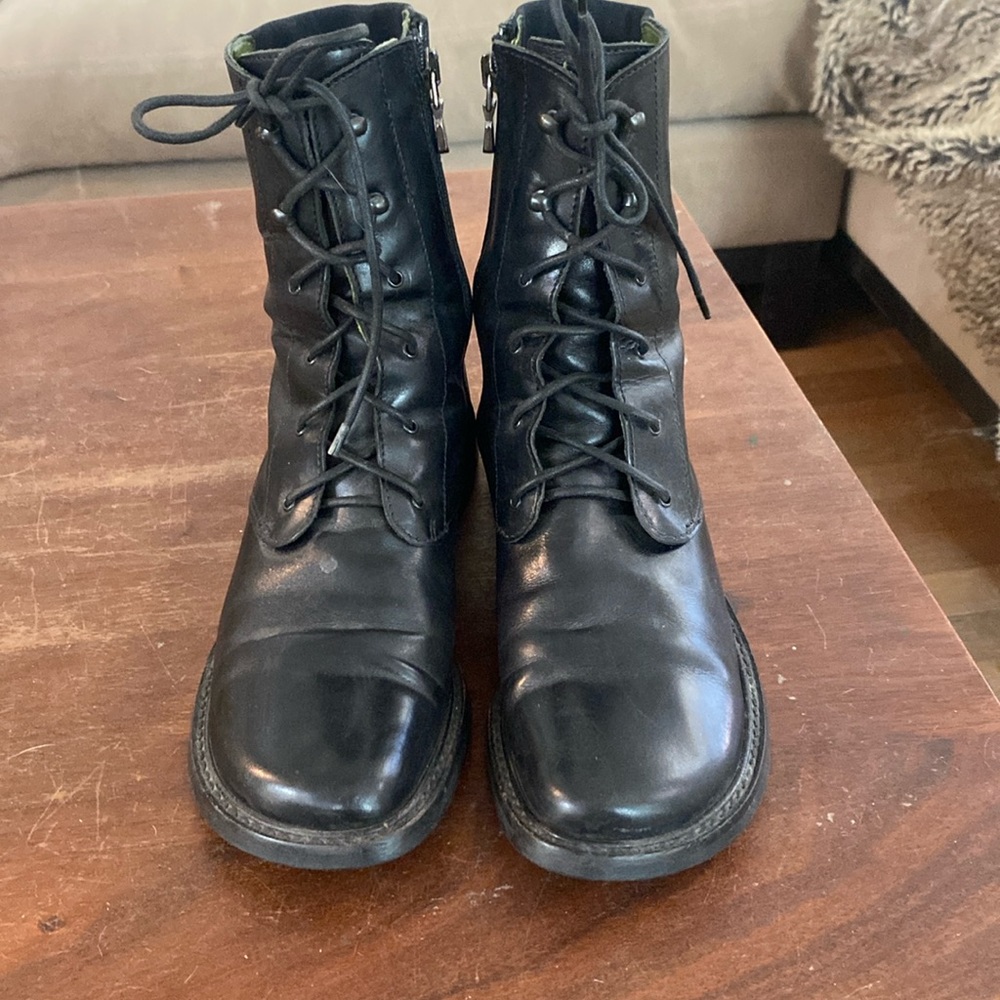 DONALD J PLINER BLACK BOOTS